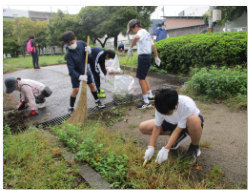 草, 屋外, 人, 男 が含まれている画像

自動的に生成された説明